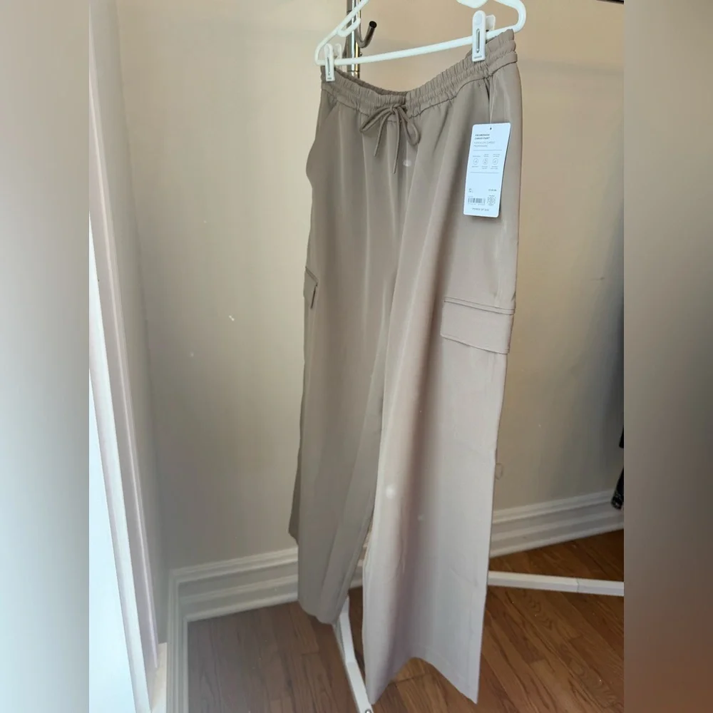SOLD Athleta Beige Cargo Promenade Pant - Picture 7 of 8